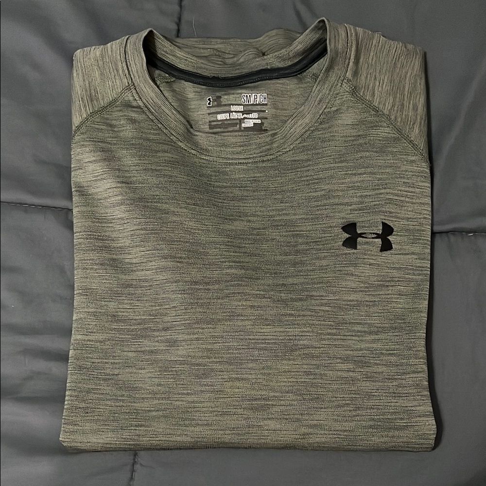 Under Armour Loose Fit Performance Shirt Size Small